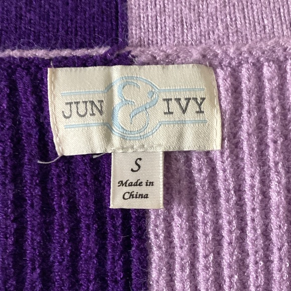 Francesca’s color block sweater - Picture 2 of 3